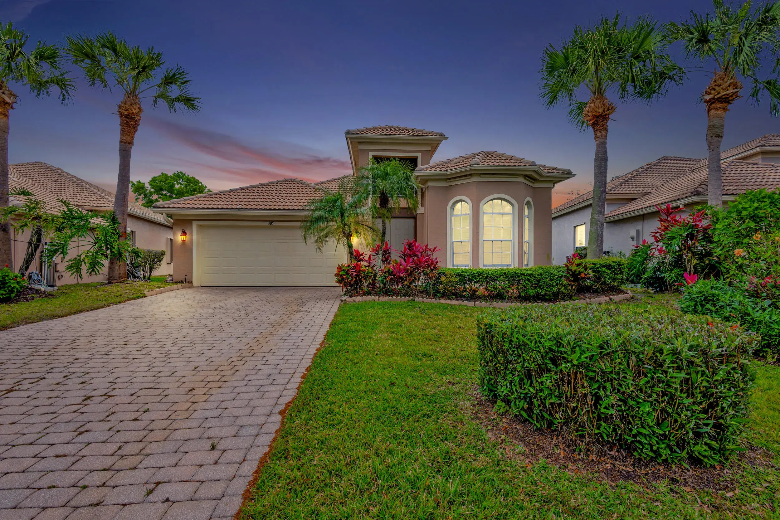 Picture of 305 NW Somerset Circle, Port St Lucie, FL 34983