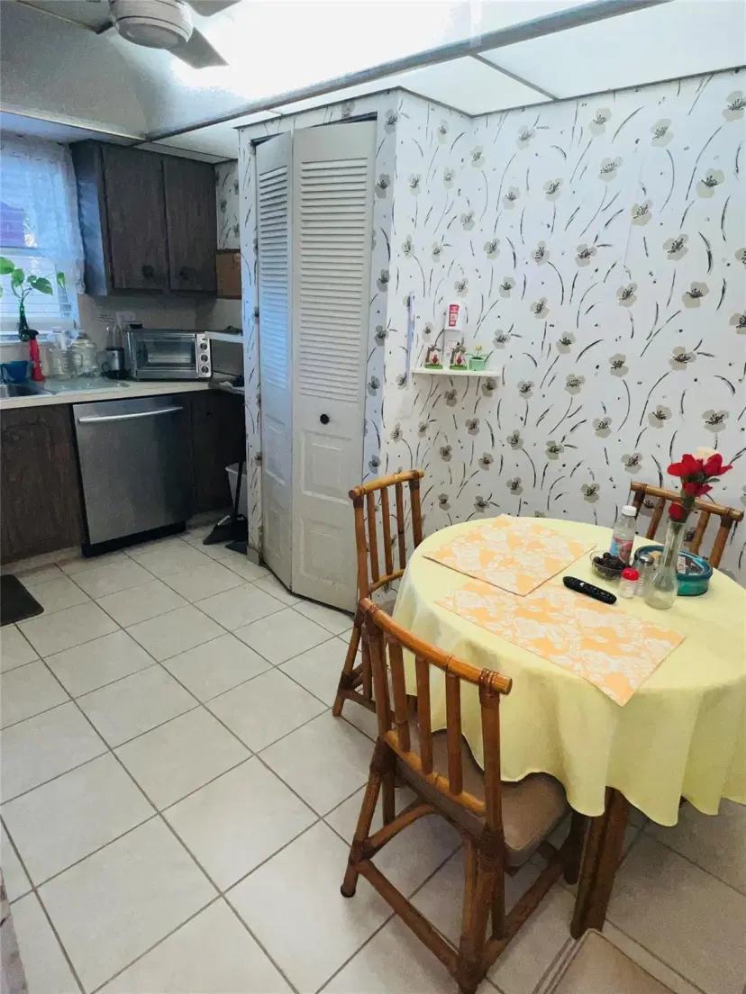 Picture of 9501 Sunrise Lakes Blvd 103, Sunrise FL 33322