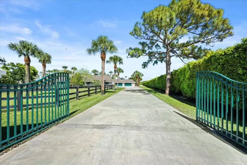 Picture of 14179 Laurel Trail S, Wellington FL 33414