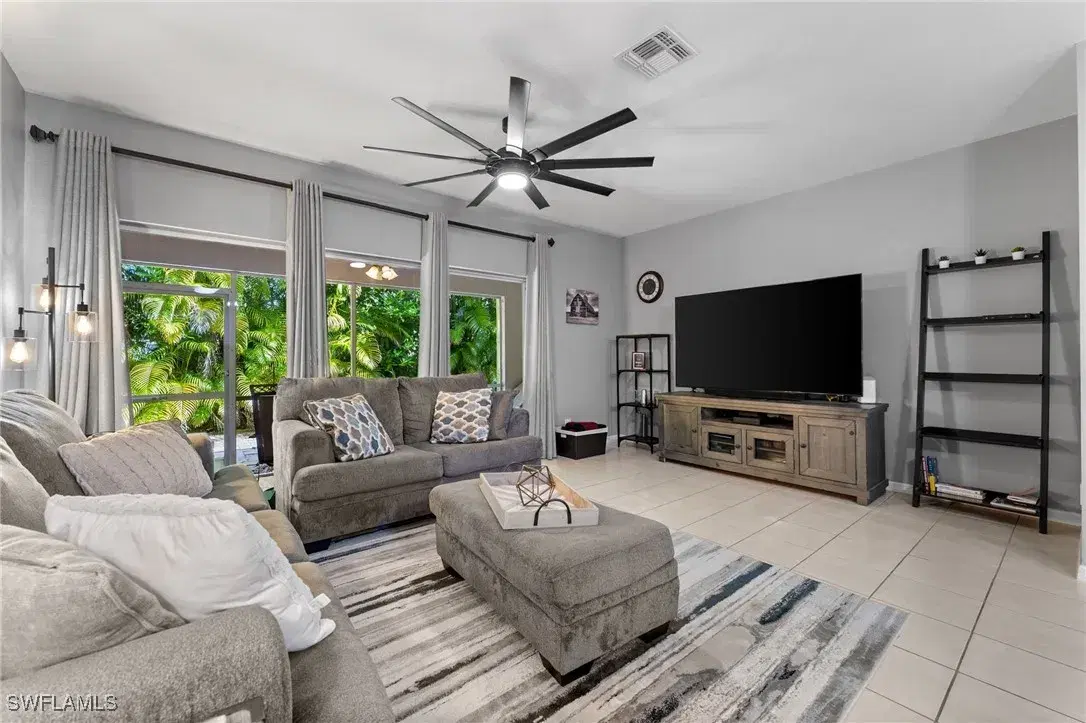 Picture of 8163 Pacific Beach Dr, Fort Myers, FL 33966