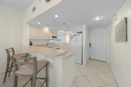 Picture of 255 Periwinkle Way 5B, Sanibel, FL 33957