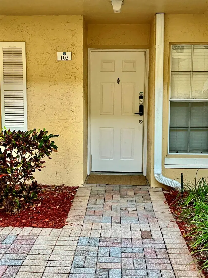 Picture of 1105 Lake Shore Drive 103, Lake Park FL 33403
