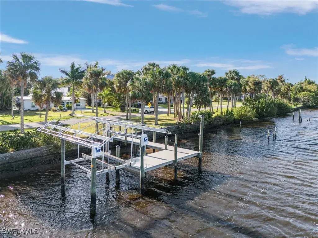 Picture of 4826 E Riverside Dr, Fort Myers, FL 33905
