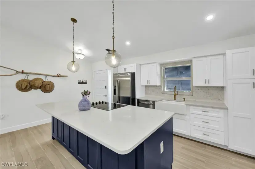 Picture of 852 Rabbit Rd, Sanibel FL 33957