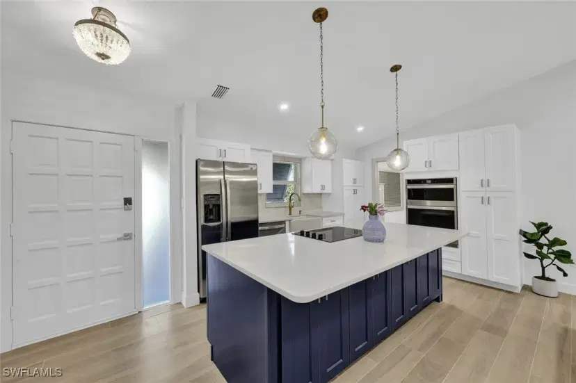 Picture of 852 Rabbit Rd, Sanibel FL 33957