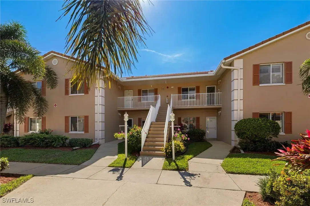 Picture of 675 Saratoga Cir J104, Naples, FL 34104
