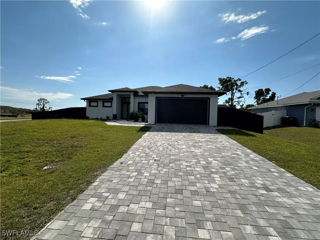 Picture of 1124 NE 35Th Ln, Cape Coral, FL 33909