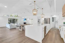 Picture of 645 Park Shore Dr, Naples, FL 34103