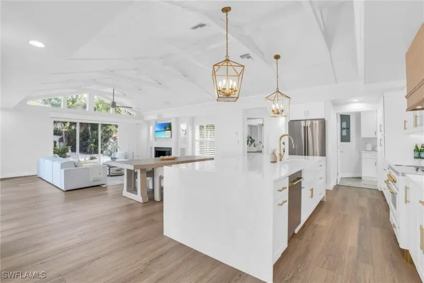 Picture of 645 Park Shore Dr, Naples FL 34103