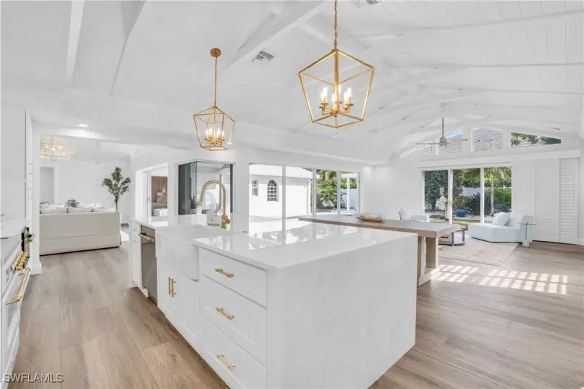 Picture of 645 Park Shore Dr, Naples FL 34103