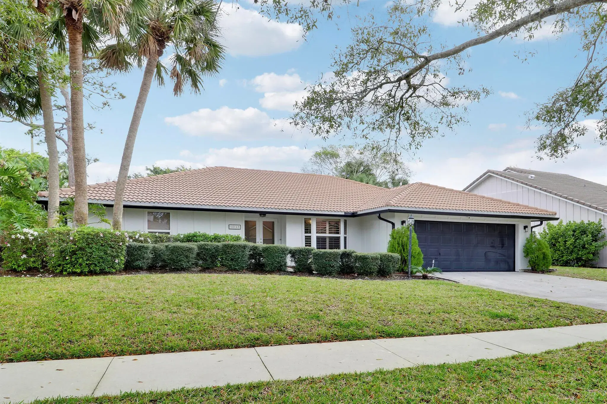 Picture of 18169 Lake Bend Drive, Jupiter, FL 33458
