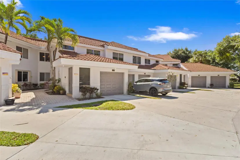 Picture of 9210 NW 9Th Ct C-2L, Plantation FL 33324
