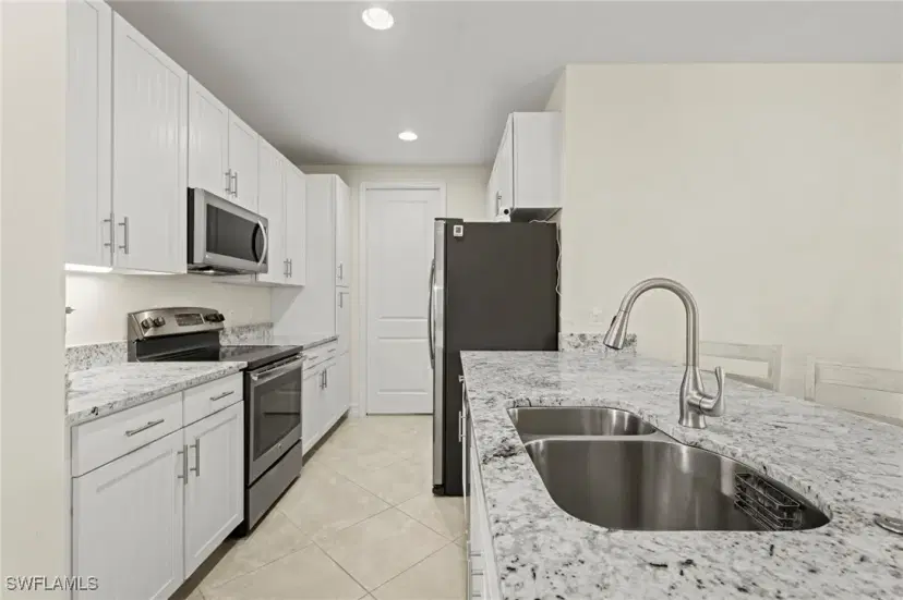 Picture of 7766 Bristol Cir, Naples FL 34120