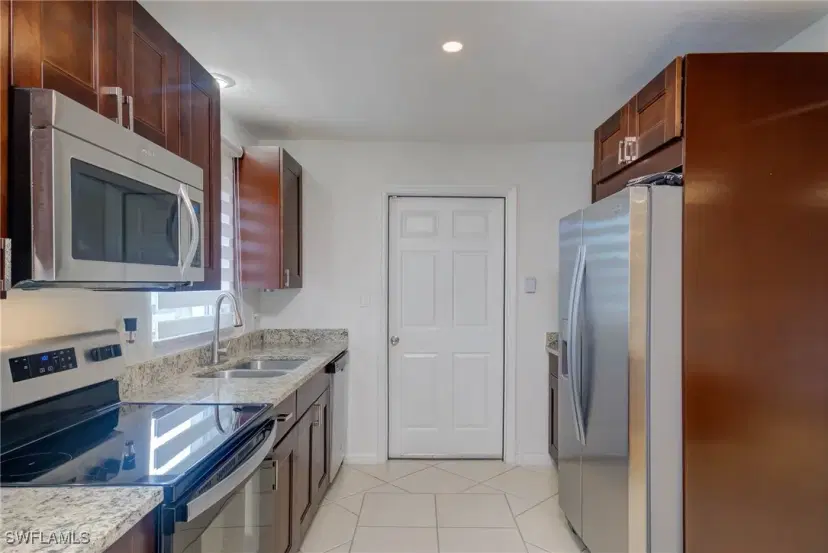 Picture of 189 Mentor Dr, Naples FL 34110