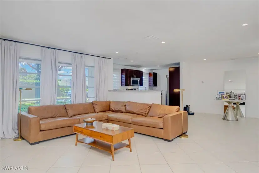 Picture of 189 Mentor Dr, Naples FL 34110