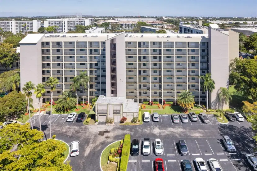 Picture of 2205 S Cypress Bend Dr 104, Pompano Beach FL 33069