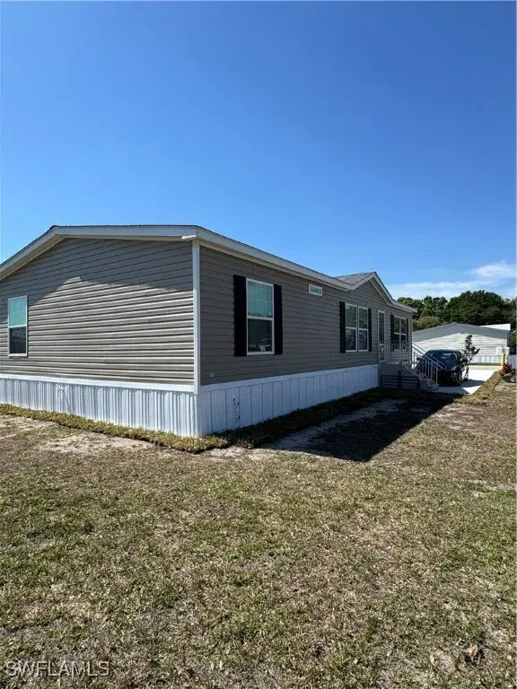 Picture of 922 Yacht Club Way Nw, Moore Haven FL 33471