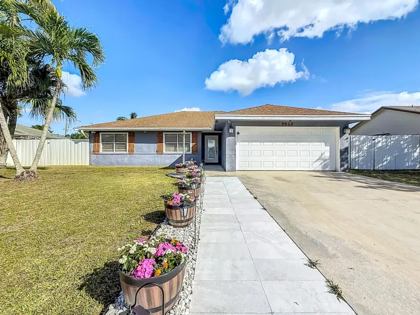 Picture of 7565 Woodland Creek Lane, Lake Worth FL 33467