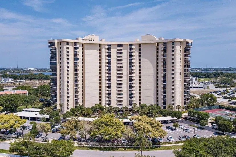 Picture of 2480 Presidential Way 204, West Palm Beach FL 33401