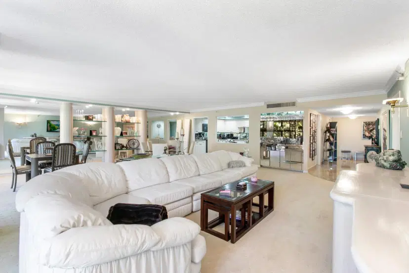 Picture of 2480 Presidential Way 204, West Palm Beach FL 33401