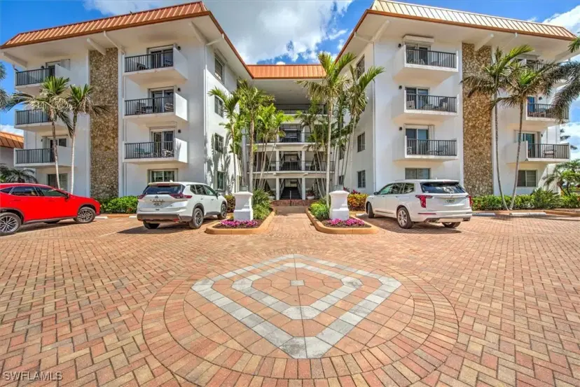 Picture of 2900 Gulf Shore Blvd N 410, Naples FL 34103