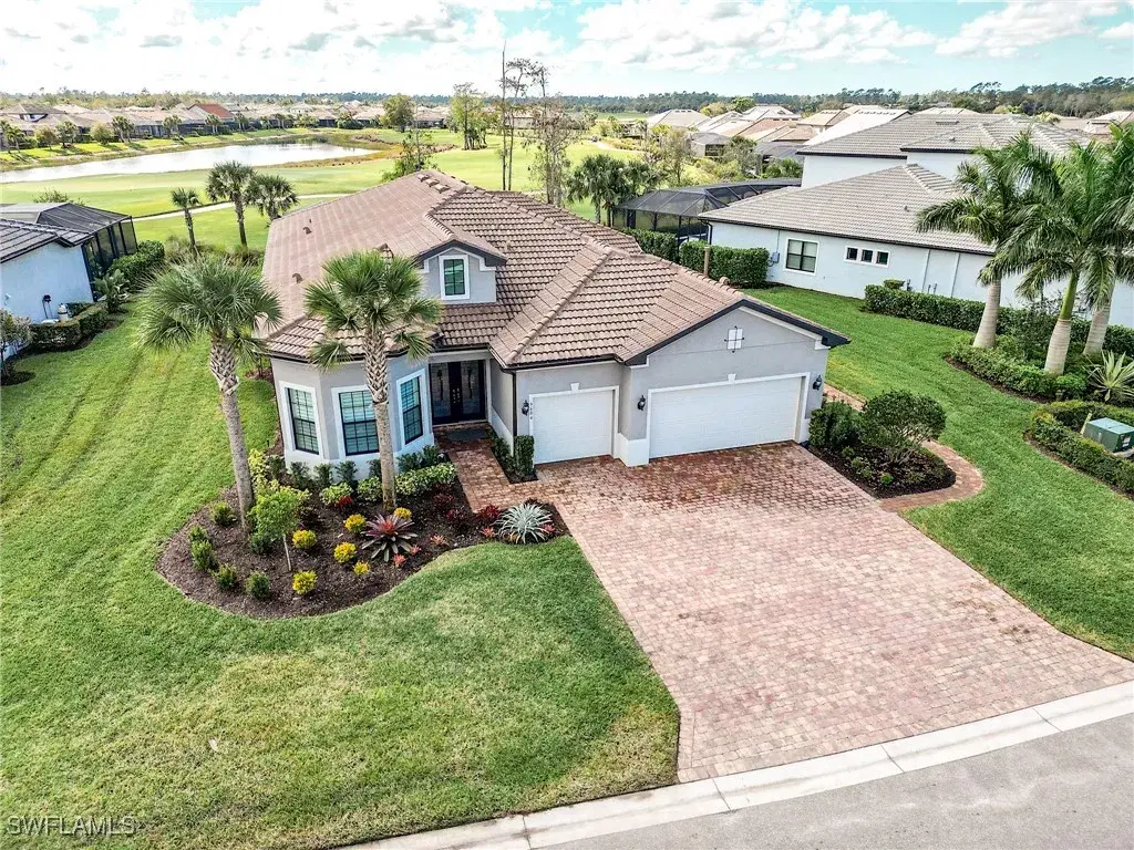 Picture of 9604 Everglades Dr, Naples, FL 34120