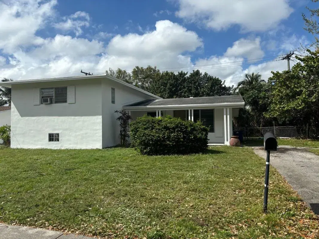 Picture of 20400 NE 14Th Ave, Miami, FL 33179