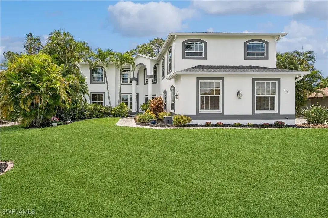 Picture of 4897 Berkeley Dr, Naples, FL 34112