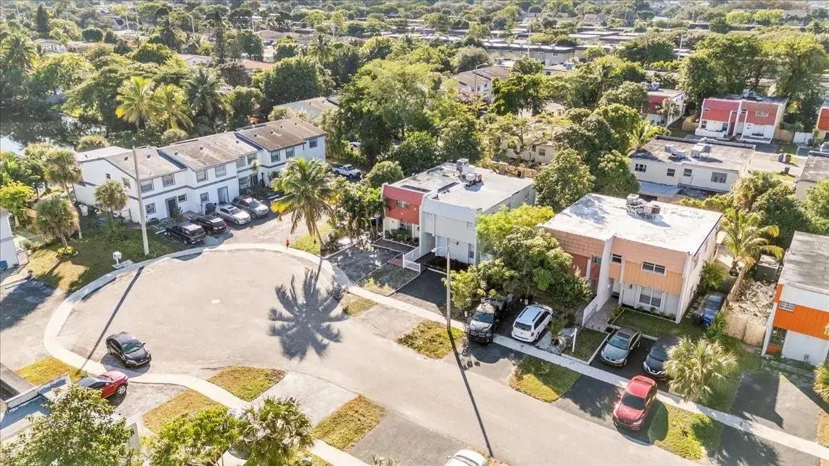 Picture of 7910 SW 8Th Ct B, North Lauderdale, FL 33068