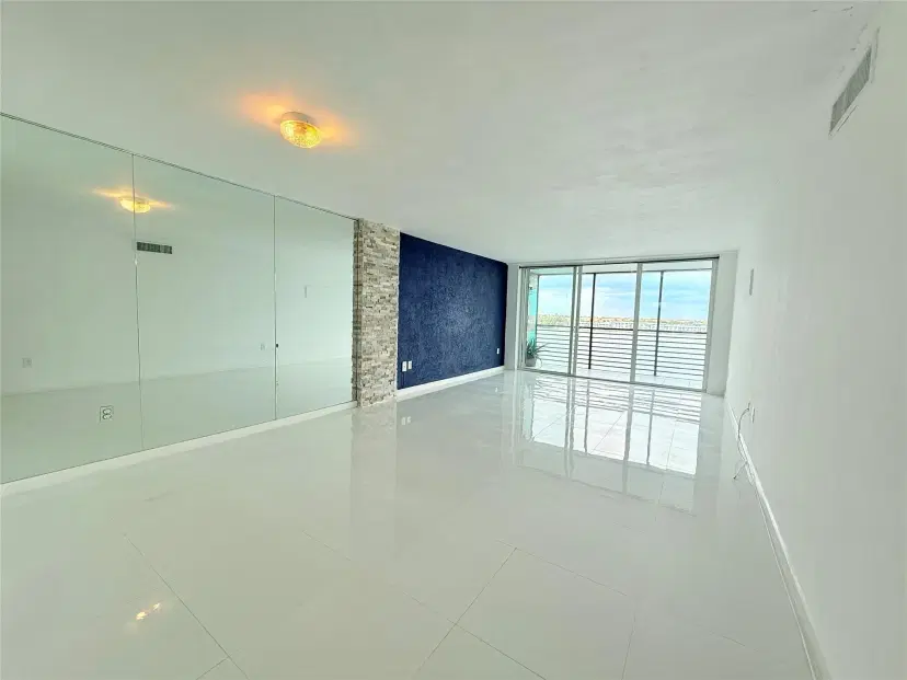 Picture of 1175 Miami Gardens Dr 703, Miami FL 33179