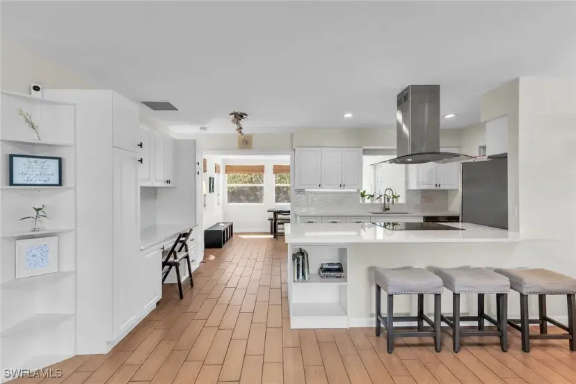 Picture of 1136 Illinois Dr, Naples FL 34103