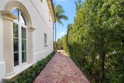 Picture of 310 Australian Avenue, Palm Beach, FL 33480