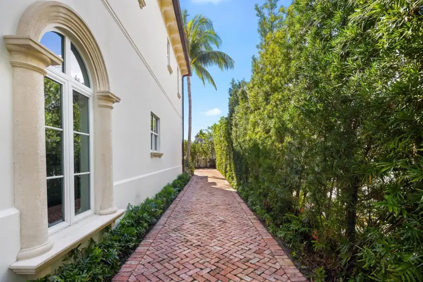 Picture of 310 Australian Avenue, Palm Beach FL 33480
