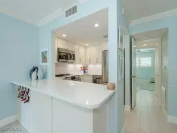 Picture of 950 7Th Ave S 15, Naples, FL 34102