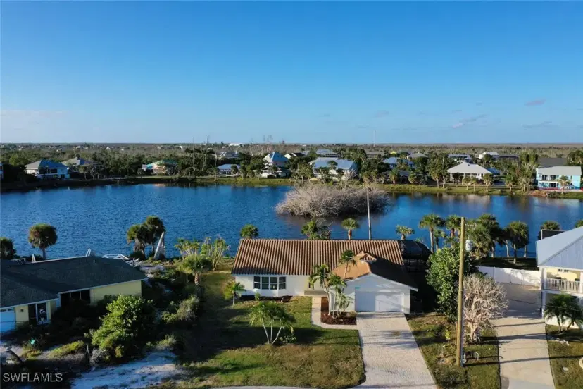Picture of 421 Lake Murex Cir, Sanibel FL 33957