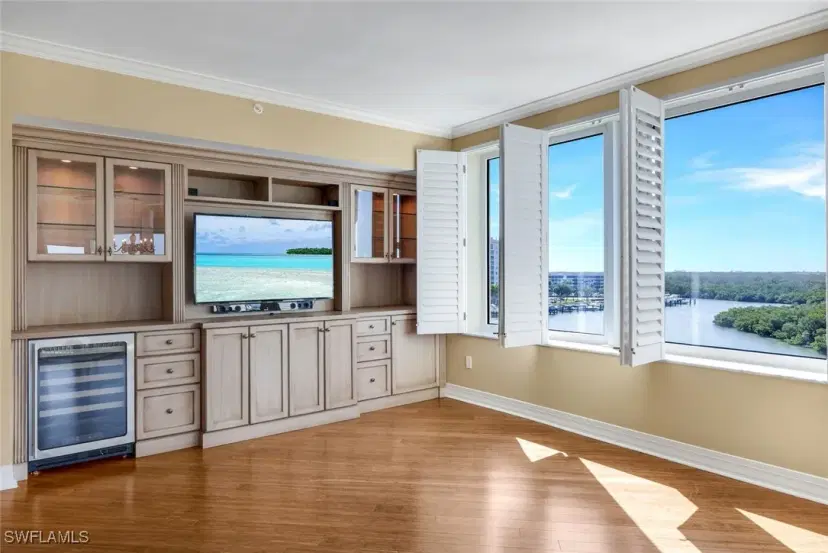 Picture of 425 Dockside Dr 604, Naples FL 34110