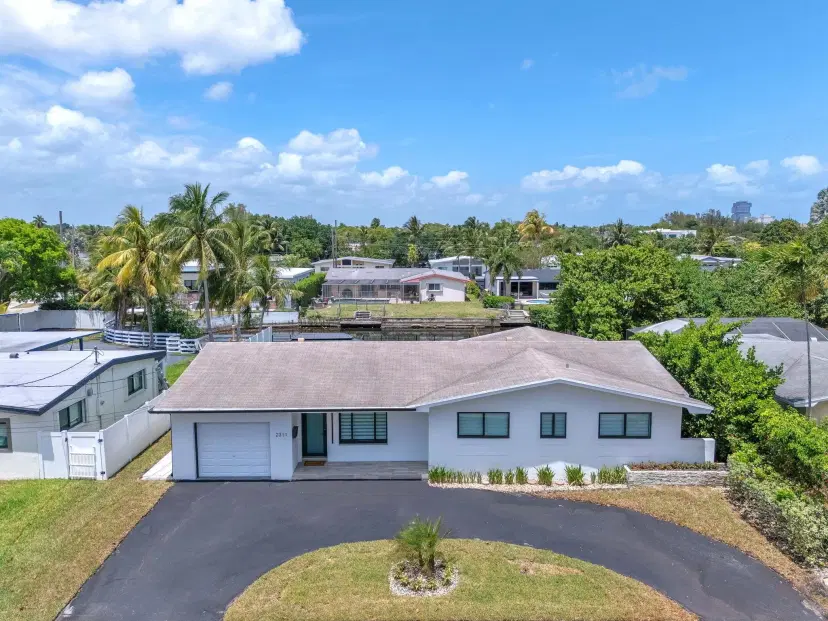 Picture of 2311 NE 193Rd St, Miami FL 33180