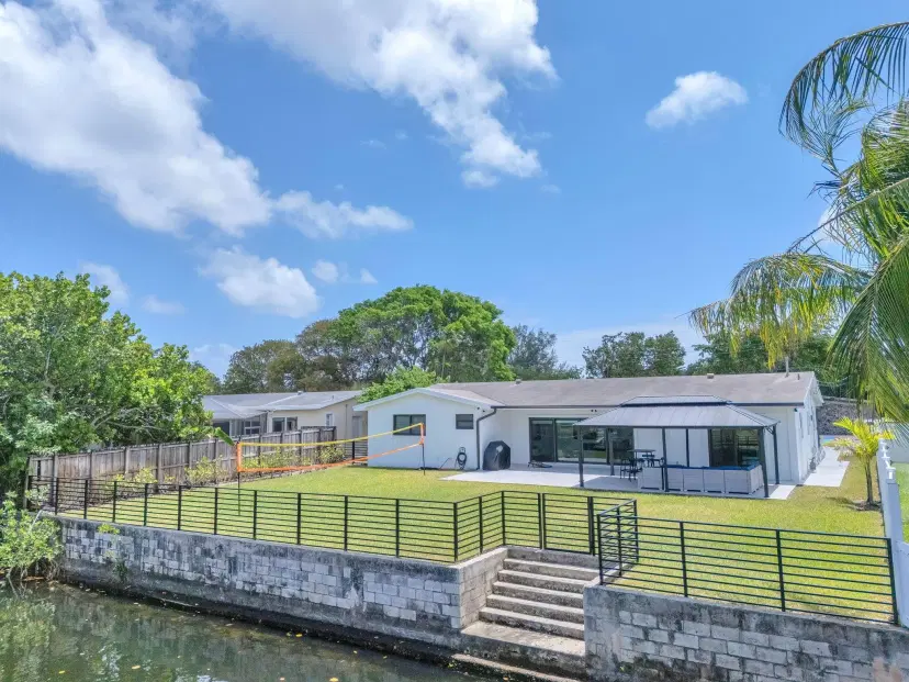 Picture of 2311 NE 193Rd St, Miami FL 33180