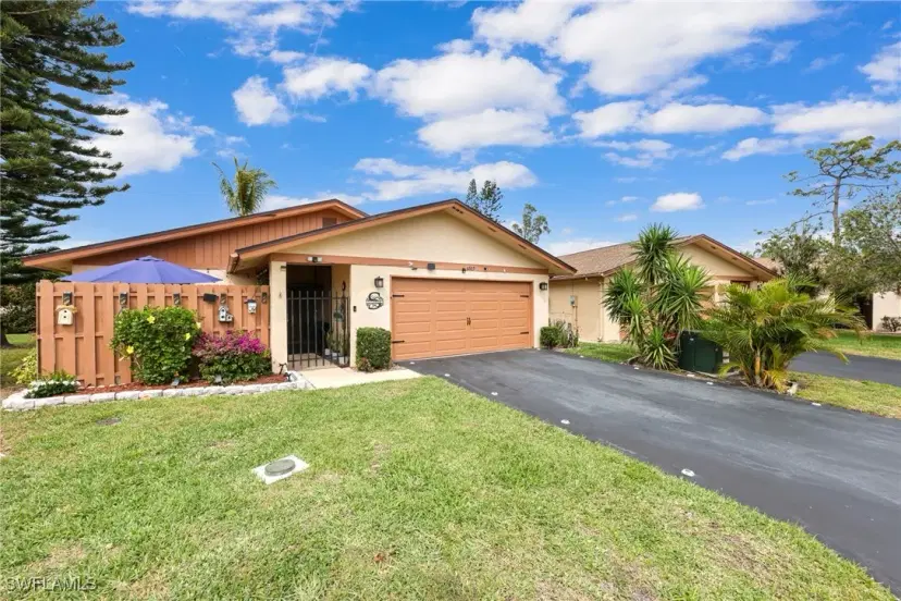 Picture of 6517 Royal Woods Dr, Fort Myers FL 33908