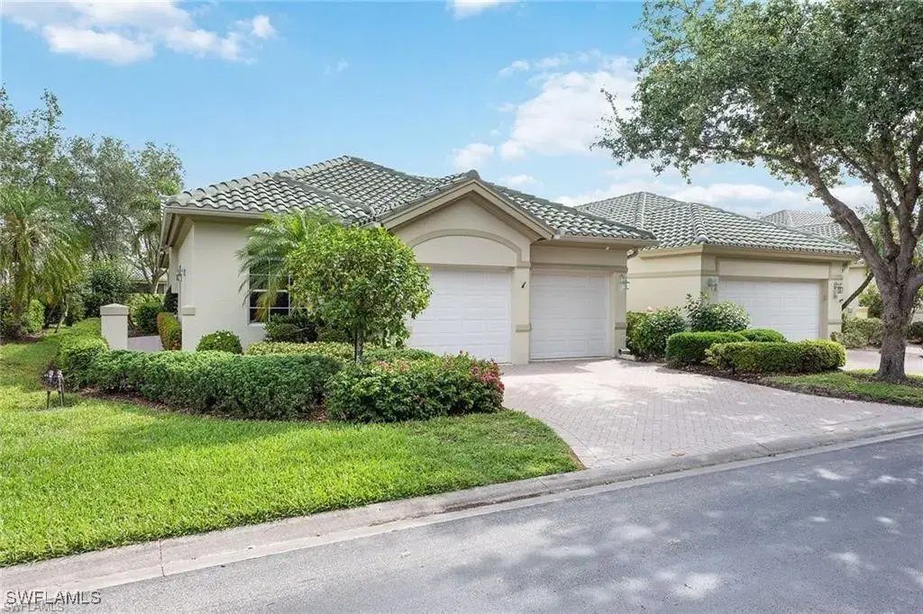 Picture of 715 Vistana Cir 40, Naples, FL 34119