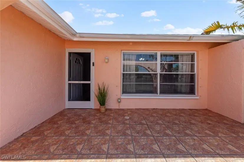 Picture of 1011 SE 13Th Pl, Cape Coral FL 33990