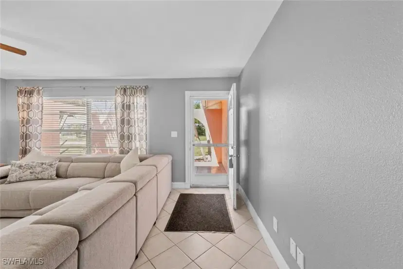 Picture of 1011 SE 13Th Pl, Cape Coral FL 33990