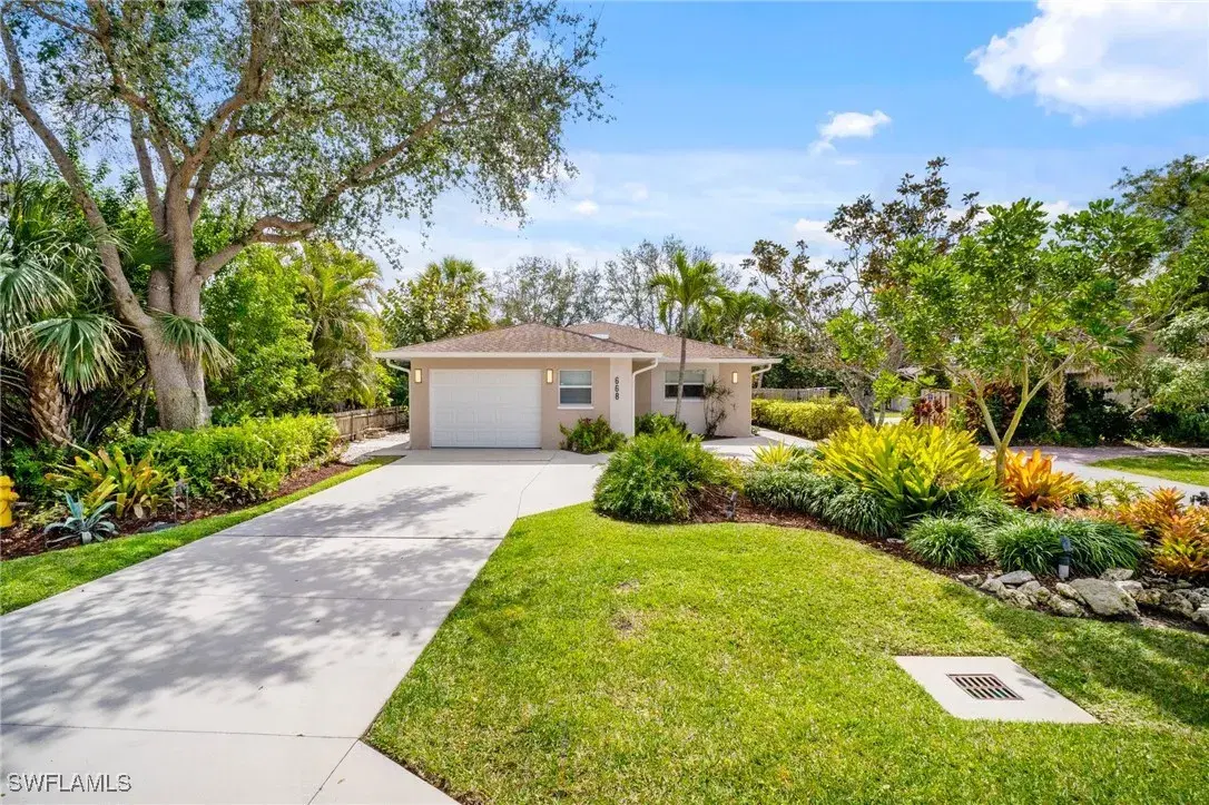 Picture of 668 95Th Ave N, Naples, FL 34108