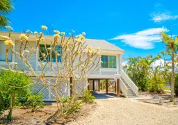 Picture of 1446 Sandpiper Cir, Sanibel, FL 33957