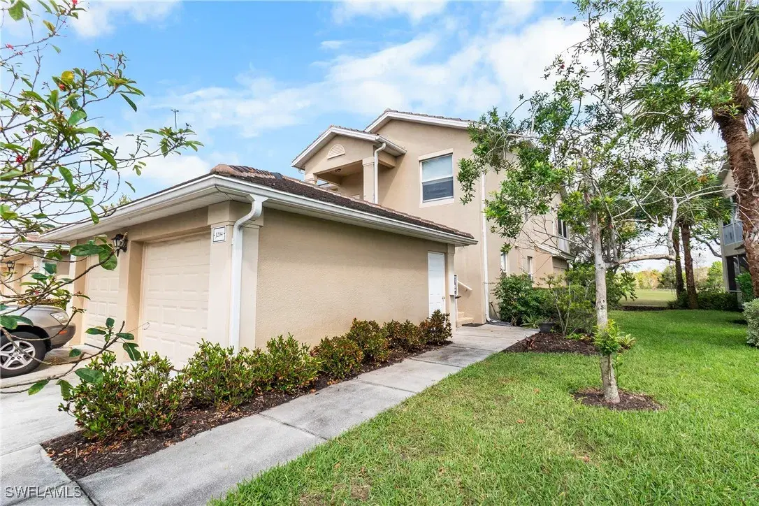 Picture of 12120 Summergate Cir 204, Fort Myers, FL 33913