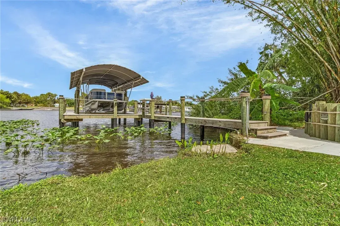 Picture of 110 Hampton Ave, Labelle, FL 33935
