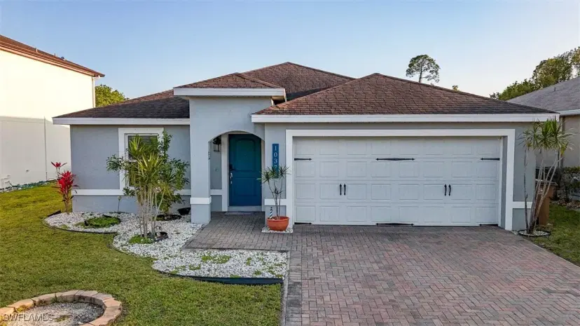 Picture of 10372 Canal Brook Ln, Lehigh Acres FL 33936