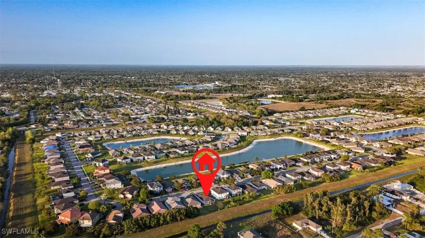 Picture of 10372 Canal Brook Ln, Lehigh Acres FL 33936