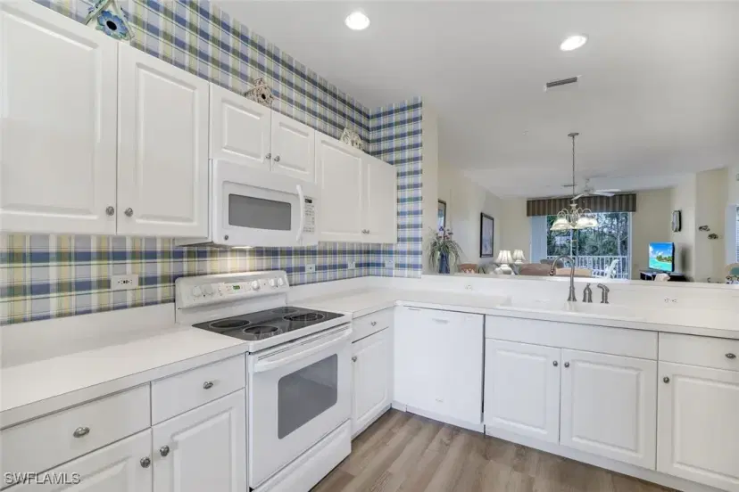 Picture of 8259 Parkstone Pl 203, Naples FL 34120
