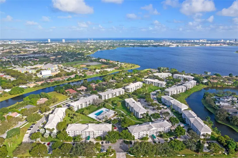 Picture of 3650 Whitehall Dr 201, West Palm Beach FL 33401